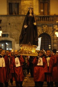 Sulmona (Aq). Venerdi Santo. Edizione 2013. Processione, la Madonna a lutto
